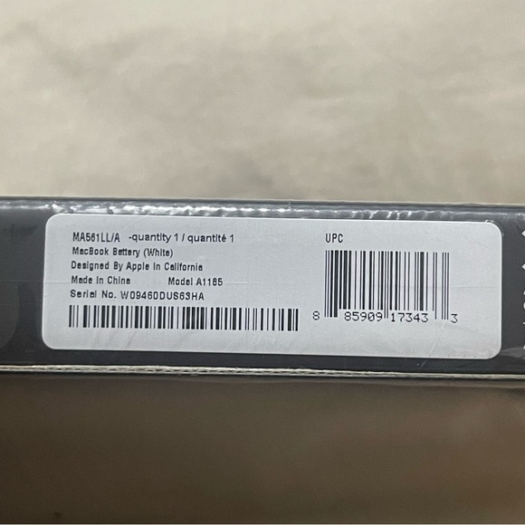New in Box Apple MacBook Rechargeable Battery 13” MacBook - Picture 8 of 9